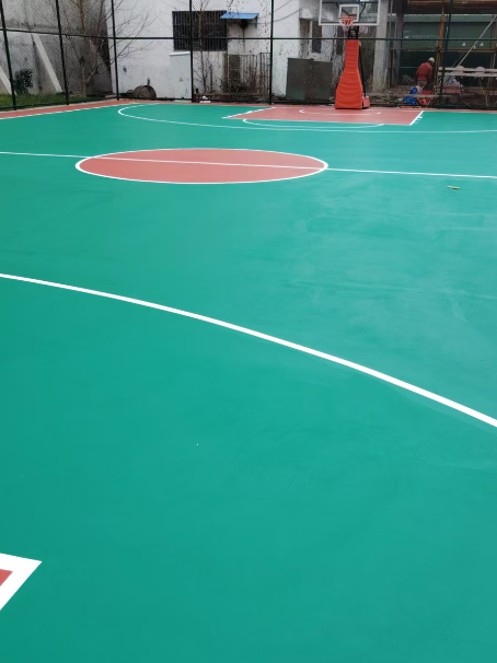 南圣镇 球场长期使用易出现地面开裂